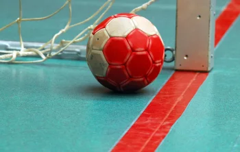 Handbal masculin: Dinamo devine lider după victoria cu 34-23 în fața Politehnicii Timișoara