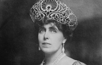 Cum a trecut regina Maria peste poruncile ferme ale Regelui Carol I şi mai târziu a refuzat favorul lui Hitler