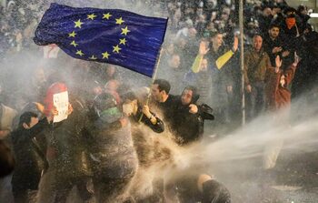 Represiuni împotriva opoziției pro-europene: Georgia a închis şase politicieni de rang înalt într-o săptămână / (…)
