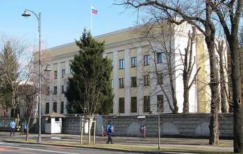 Bărbatul care a încercat să lovească poarta Ambasadei Rusiei din București nu consumase droguri