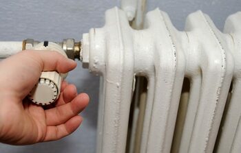 Câte grade trebuie să aibă apa din calorifere. Factura scade cu 30%