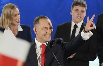 Veto-ul președintelui polonez amenință accesul Ucrainei la Starlink pe fondul disputei privind ajutorul pentru refugiați