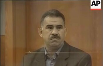 Mii de kurzi protestează în vestul Germaniei pentru eliberarea liderului PKK, Abdullah Ocalan, încarcerat în Turcia