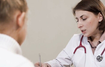 Practica periculoasă care a luat avânt printre români. Medicii spun că este total neindicat