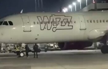 Precedent periculos creat de doi pasageri români: britanicii fug și ei pe pista aeroportului din Koln