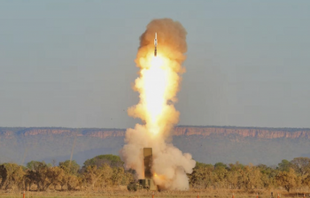 SUA sfidează China cu un test militar îngrijorător: puternica armă americană a distrus și scufundat ținta maritimă