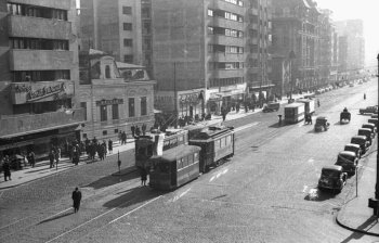 Panica creată de introducerea primului tramvai electric în Bucureşti. Avea culoarea verde. Circulă şi astăzi tot pe (…)