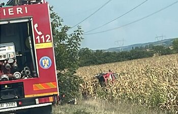O mașină s-a răsturnat în apropiere de Marghita. O persoană a fost transportată la spital