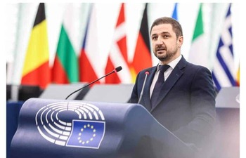 Adrian Axinia (AUR): „Guvernul vrea să modifice peste 50 de legi şi peste 200 de acte normative, lucru neconstituțional”