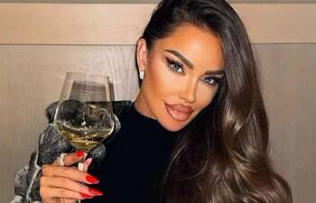 Bianca Drăgușanu și-a topit acidul hialuronic din buze din nou: „Acum sunt aproape de forma care îmi place”. La (…)