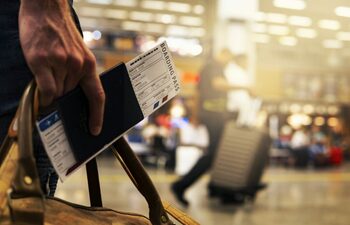 O țară cu peste un milion de români simplifică zborul cu avionul. Îmbarcare doar cu biletul, ca la tren