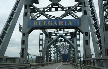 Bulgaria încearcă să convingă România să construiască mai multe poduri peste Dunăre