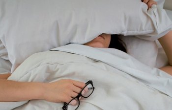 Ce e strategia de somn care te ajută să te odihnești în avans denumită „sleep banking”