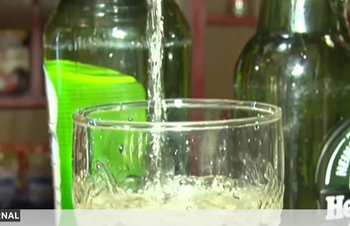 Un raport brambura. Românii ar consuma de trei ori mai mult alcool față de media omenirii