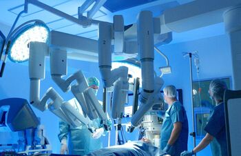 Cum pot fi tratate minim invaziv chiar şi cele mai complexe afecţiuni ginecologice