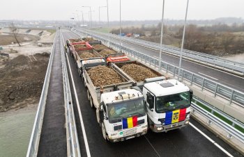 Podul peste Tisa, care leagă România de Ucraina, a trecut testul de rezistență. Când va fi dat în folosință