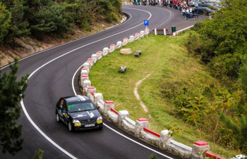 Auto: pilotul francez Jerome France, la a treia victorie consecutivă în Campionatul Naţional de Viteză în Coastă