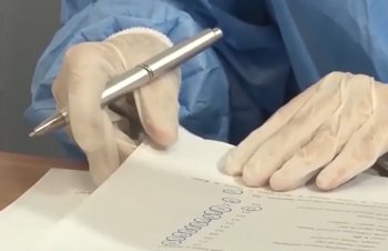 Pedepsele primite de medicul şi cei 12 complici care eliberau certificate false de vaccinare în pandemie