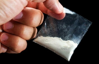 Suspectat că vindea cocaină în București, un bărbat a fost reținut de DIICOT Oradea