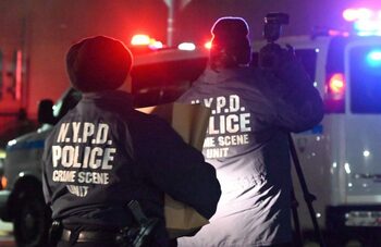 Incident armat în New York. Un bărbat care amenința trecători și spunea că urma să atace un spital a fost împușcat (…)