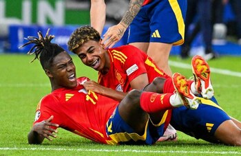 Lamine Yamal iubește o fată mai mare decât el. Un coleg l-a dat de gol