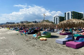 Zeci de hoteluri de la Marea Neagră s-au înscris în Programul „Litoralul pentru Toți”. Tarife reduse cu 60%