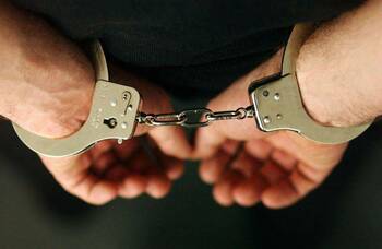Tribunalul Bihor: profesorul din Curtuișeni, acuzat de agresiune sexuală față de o minoră, rămâne în arest