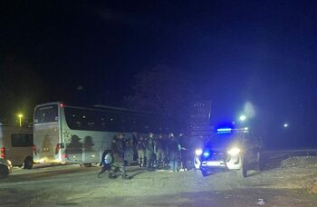 Fanii României, opriți de forțele de ordine la 60 de kilometri de Zenica, cu o oră înaintea meciului cu Bosnia! Ce (…)