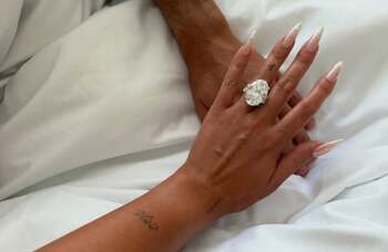 Cum să cumperi un inel de logodnă: sfaturi pentru alegerea mărimii, designului și caratajului potrivit