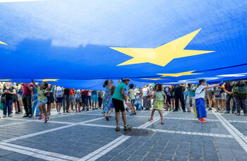 Românii din UE vor putea suna acasă fără costuri suplimentare