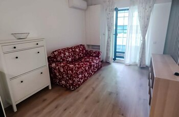Primele familii din blocul afectat de explozia din Rahova s-au mutat în apartamente mobilate și utilate. Primarul (…)