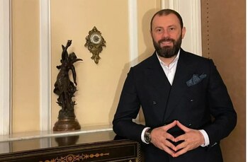 Cine este moldoveanul asociat cu mituirea șefilor ELCEN. Are afaceri cu LukOil, contracte cu statul și un palat de 6 (…)