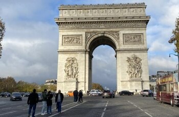 Spionaj şi propagandă în favoarea Rusiei în inima Parisului, sub paravanul unei asociaţii umanitare. Trei suspecţi (…)