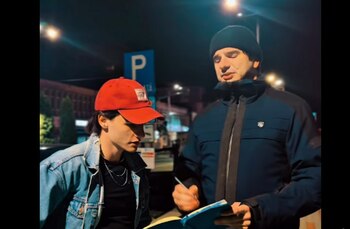 Jandarmul care l-a amendat pe organizatorul marșului Colectiv, parodiat pe Internet: „Păi țipați încontinuu marș. Nu (…)