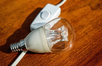 Cardurile de energie nu ajung la români în august! Detalii de ultim moment despre livrarea lor