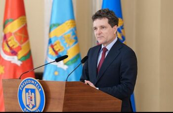 Nicușor Dan și-a depus declarația de avere. În document, sunt precizate persoanele care l-au ajutat financiar în (…)