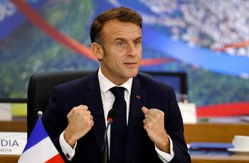 Aproape două treimi dintre francezi doresc demisia preşedintelui Macron (sondaj)
