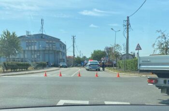 Motociclist transportat la spital după ce a fost acroșat de un autoturism în Oradea