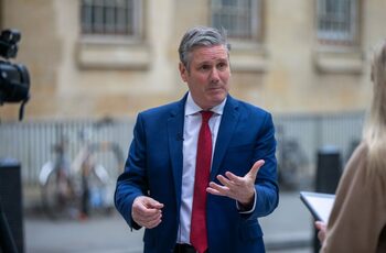 Remaniere majoră la Londra: Keir Starmer schimbă miniștri după demisia Angelei Rayner