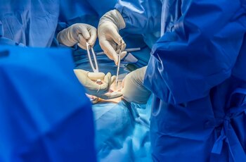 „Ați lăsat ceva în mine”. Chirurg certat de un pacient operat de un abces cât un ou de găină: „AI-ul zice că (…)