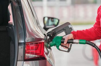 Se face benzina 10 lei? Ce spun specialiștii și ministrul Energiei