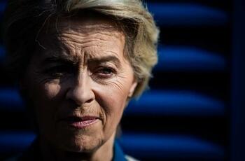 „Ce pune la cale Bruxelles-ul? Ursula – turneu de război în Estul Europei” (inpolitics.ro)