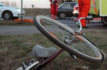 Tragedie în Husasău de Tinca: un biciclist de 56 de ani a murit după ce a căzut într-un șanț