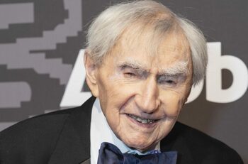 La 103 ani, Howard Tucker este cel mai în vârstă medic practicant