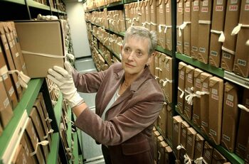 A murit Stella Rimington, prima femeie care a condus contraspionajul britanic MI5. Ea ar fi inspirat-o pe actriţa (…)