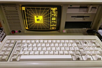 Abace, rigle de calcul, mașini mecanice şi console de jocuri, în expoziţia „101 ani de evoluție a calculatoarelor”