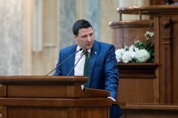 Senator acuzat că a furat un rucsac în care erau 1.500 de lei și o tabletă. El susține că l-a luat din greșeală