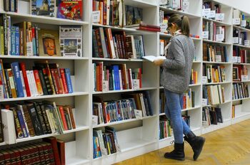Cultura va fi taxată în România! Cărțile se scumpesc, mai multe librării și edituri se închid!