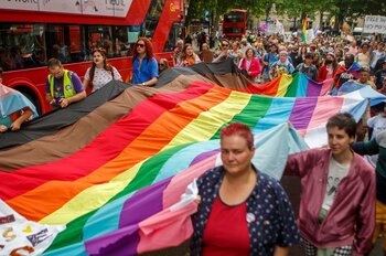 Marșul Gay Pride a avut loc sâmbătă la Paris / Participanții au protestat ”împotriva internaţionalei reacţionare”