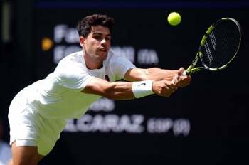 Carlos Alcaraz a întrerupt meciul împotriva lui Fabio Fognini, de la Wimbledon, pentru a-i da apă unui fan căruia i (…)